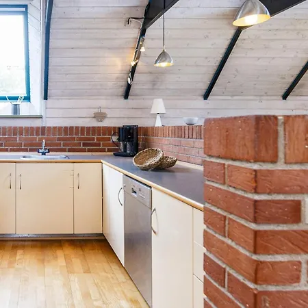 Five-bedroom In Juelsminde 2