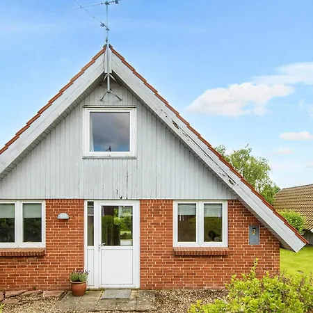 Five-bedroom In Juelsminde 2