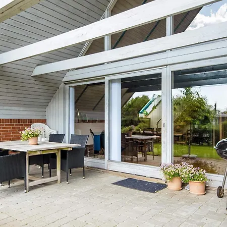 Five-bedroom In Juelsminde 2 3*