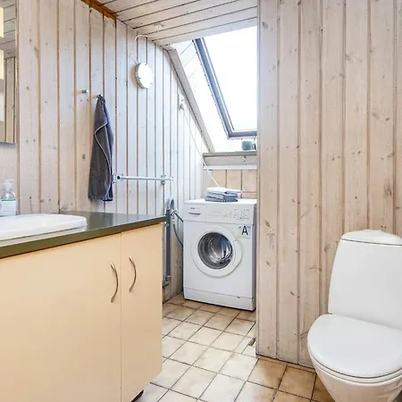 Five-bedroom In Juelsminde 2
